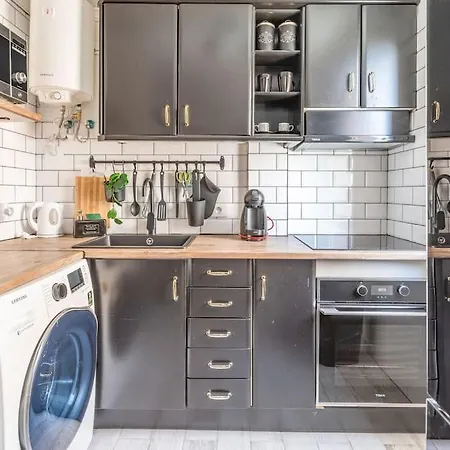 Apartment & Center *