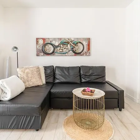 Apartment & Center *