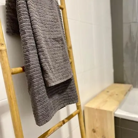 Apartment & Center *